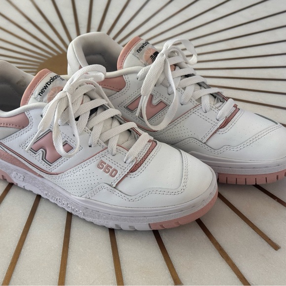 🆕 New Balance 550 Women's White and Light Pink Sneakers, US 7 / EU 37.5 - Picture 14 of 16